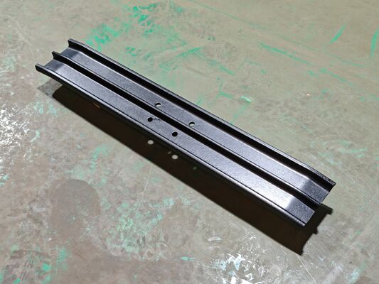 कोमात्सु PC60 ट्रैक शू ट्रिपल ग्राउसर ट्रैक शू पिच STG135A-8-750-001