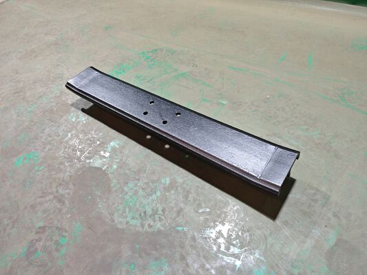 कोमात्सु PC60 ट्रैक शू ट्रिपल ग्राउसर ट्रैक शू पिच STG135A-8-750-001